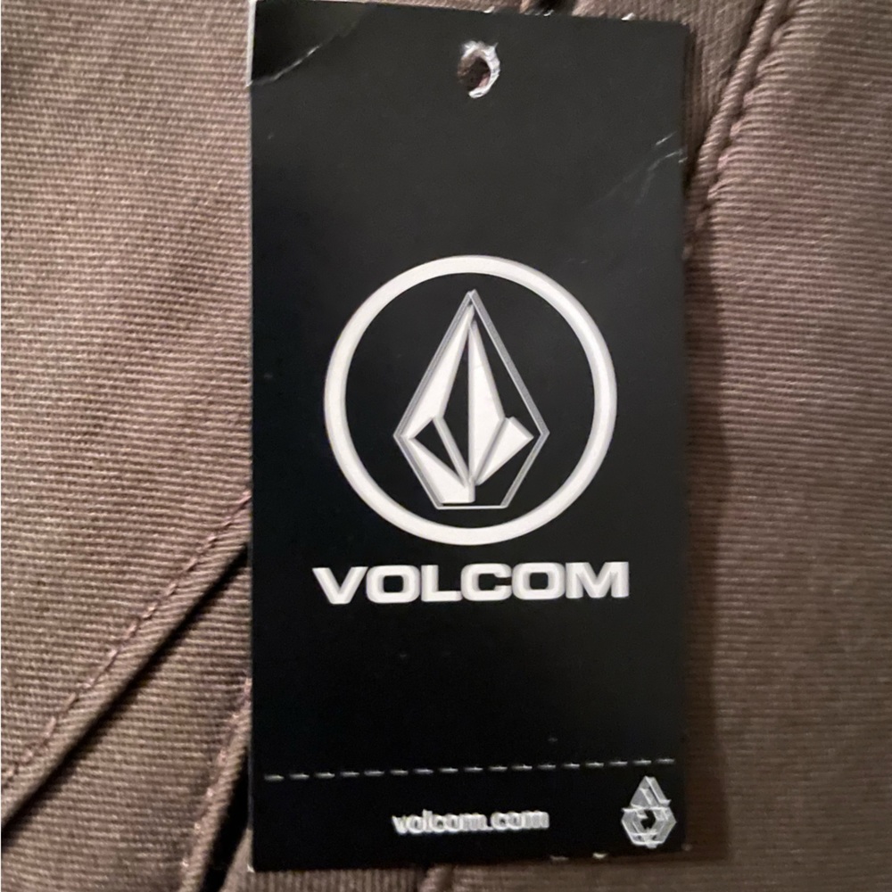 Volcom shorts - Picture 7 of 9